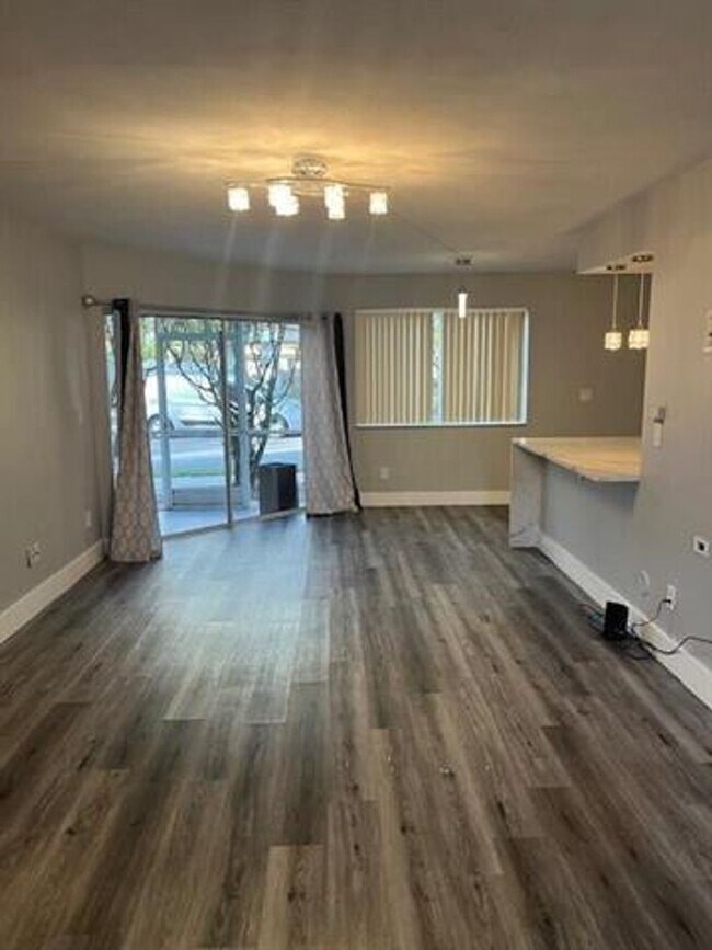Building Photo - 992 NW 93rd Ave