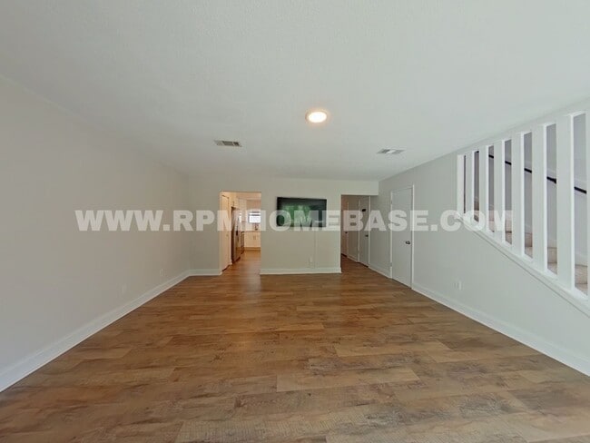 Building Photo - Spacious Dog-Friendly Townhome | Minutes from Eglin AFB & Hurlburt Field