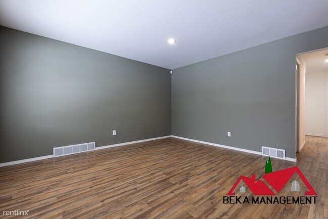 Building Photo - 3 br, 2 bath House - 188 Cedardale Ave