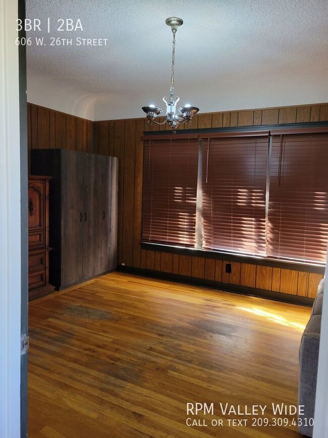 Foto del edificio - Beautiful central Merced home Available NOW!