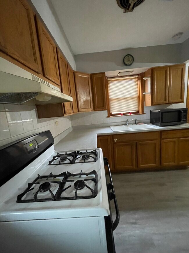 Foto del edificio - 6606 W Devon Ave