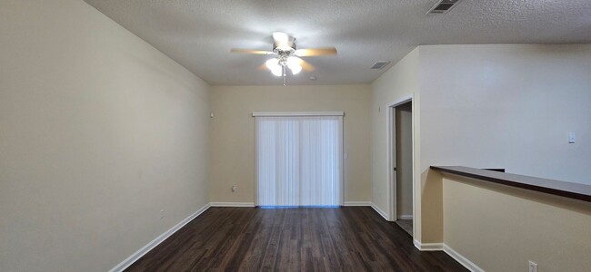 Foto del edificio - Willow Ridge - Ground Level Condo
