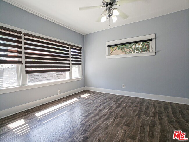 Foto del edificio - 1235 W 39th St