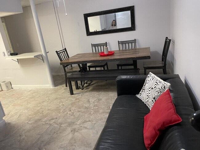Foto del edificio - 4456 Frontier Way Northeast