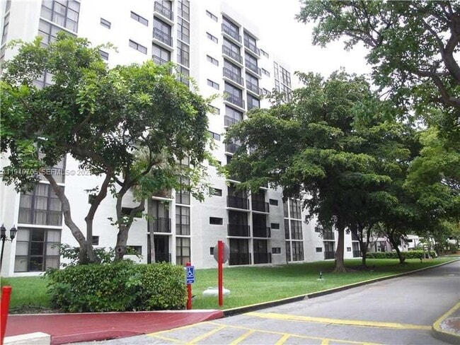 Building Photo - 17021 N Bay Rd