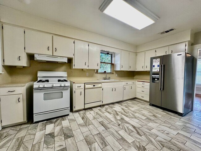 Building Photo - Cozy 3/2 in Kerrville