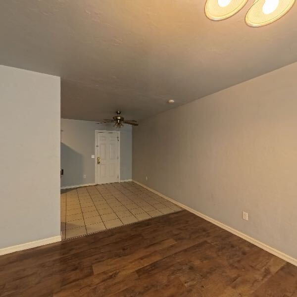 Foto del edificio - "Welcome Home: Spacious 3-Bed, 2-Bath Corner Lot Oasis in Oklahoma City!"