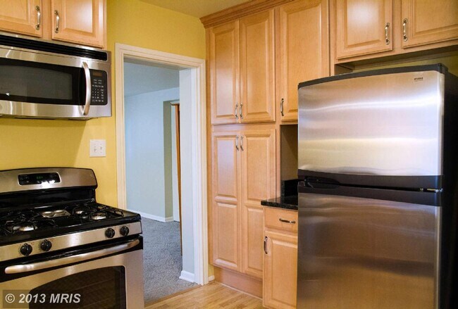 Kitchen 2 (fridge replaced with one that has a water dispenser and ice maker) - 7131 Jayhawk Street