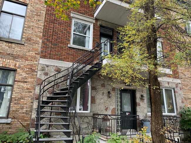 Building Photo - 5136 Av Papineau