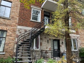 Building Photo - 5136 Av Papineau