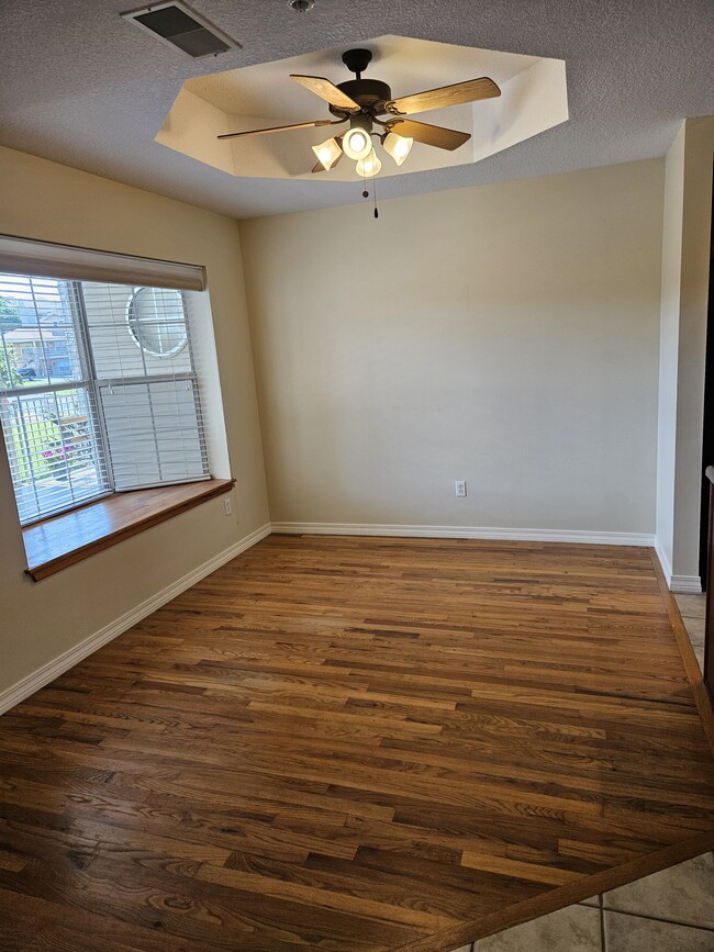 Dining room adjacent to kitchen - 680 Emerald Pointe Dr