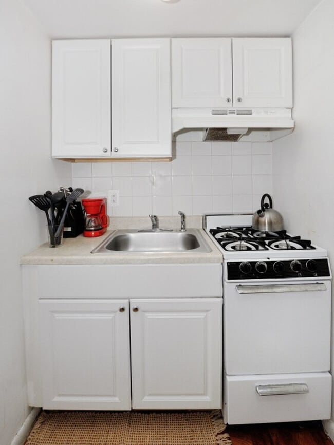Building Photo - 348 W 36th St.