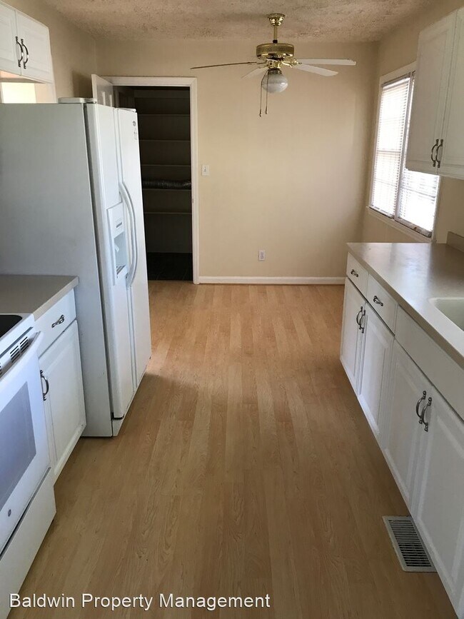Building Photo - 3 br, 2 bath House - 901 OAKVIEW ROAD