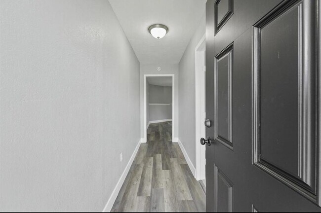 Foto del edificio - 405 Kelly Ln