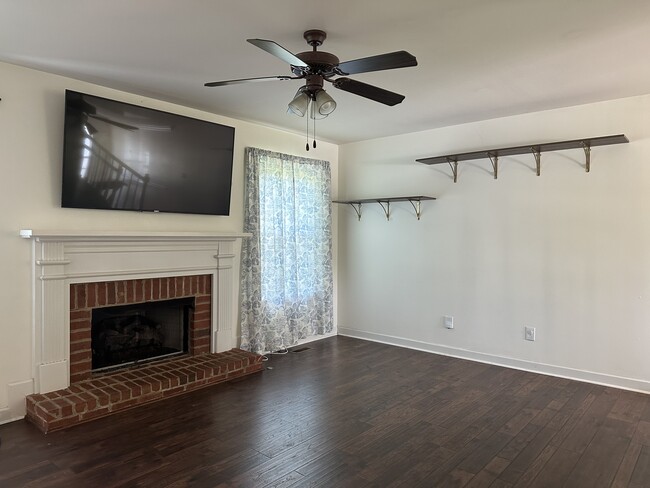 Building Photo - 1329 Branchside Ct