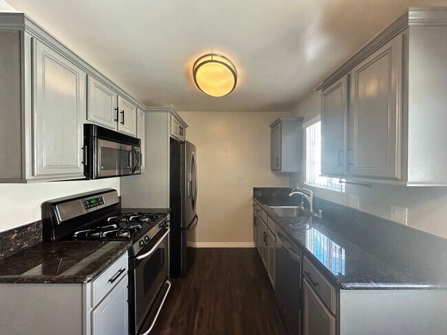 Building Photo - Beautiful 2BD/2BA W/ A/C and Reserved Parking in Normal Heights!