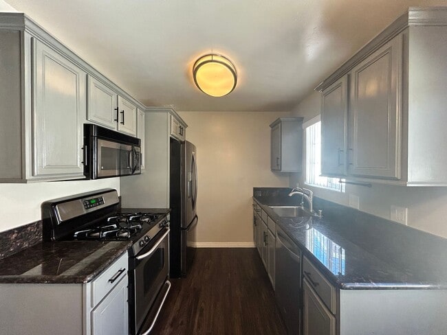 Foto del edificio - Beautiful 2BD/2BA W/ A/C and Reserved Parking in Normal Heights!