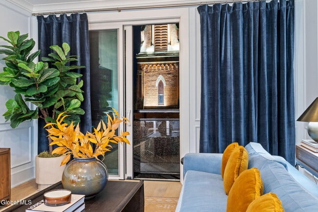 Building Photo - 19 Washington St