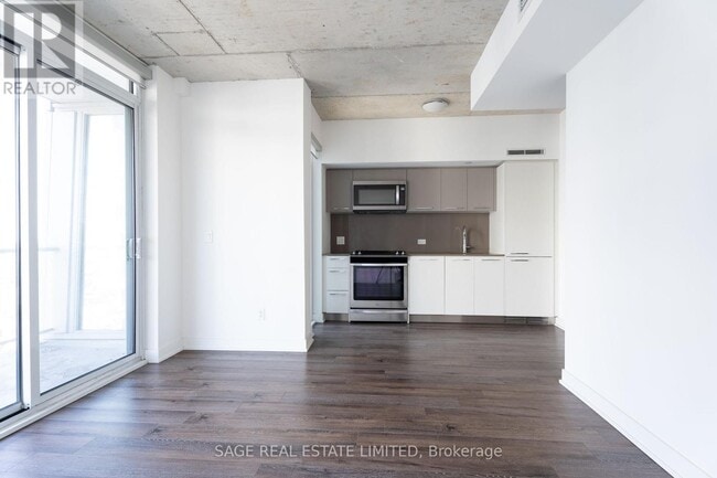 Building Photo - 15 Baseball Pl