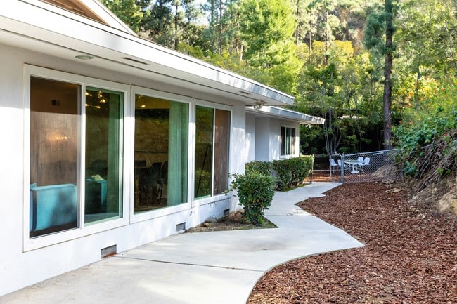 Building Photo - 3118 Dona Elena