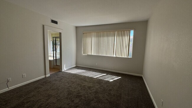 Building Photo - Adorable Four Bedroom home ready for its f...