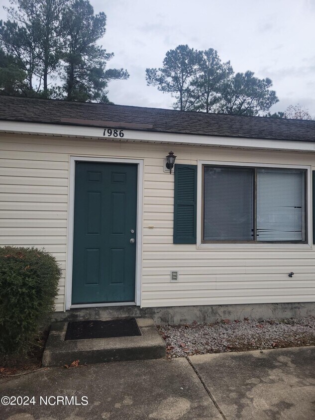 1986 Countrywood Blvd, Jacksonville, NC 28540 House Rental in