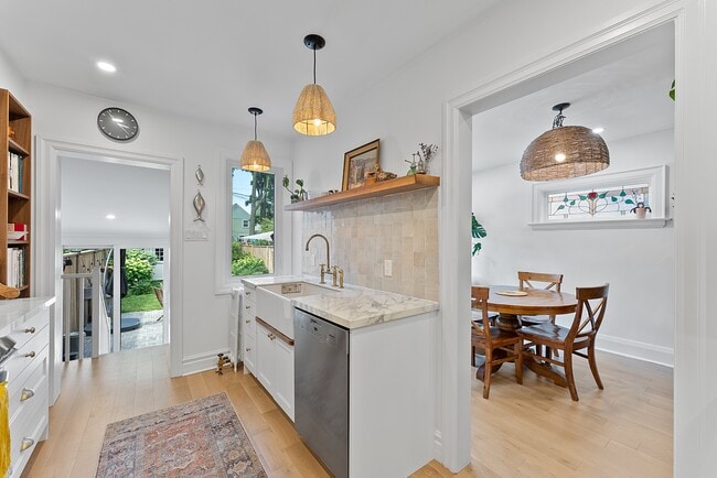 Photo du bâtiment - 16 Springdale Blvd