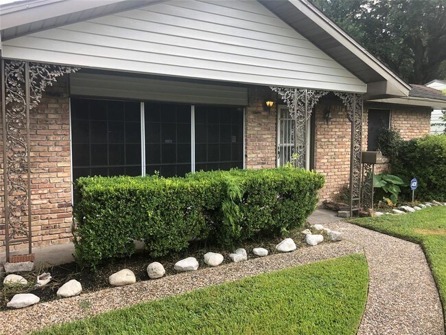 Building Photo - 3010 Stallings Dr