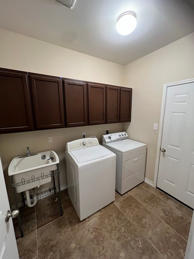 Building Photo - 107 Sago Dr