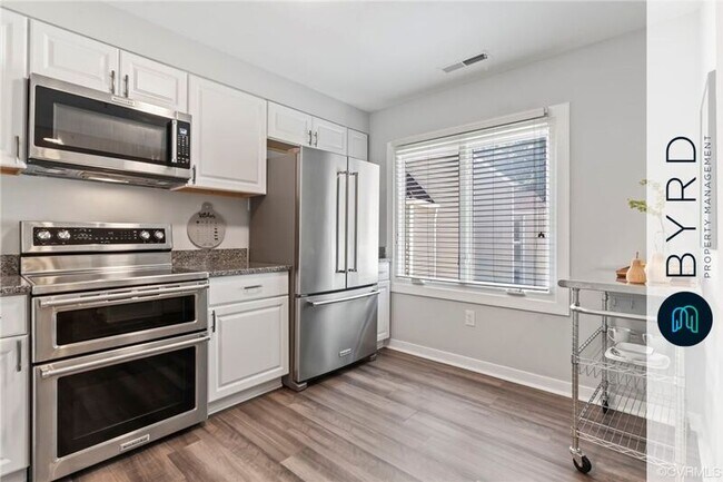 Foto del edificio - 206 Water Pointe Ct