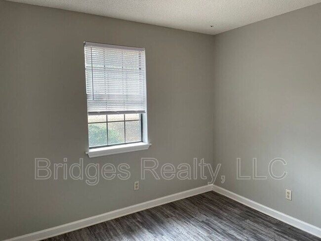 Building Photo - 2413 Patiller Rd
