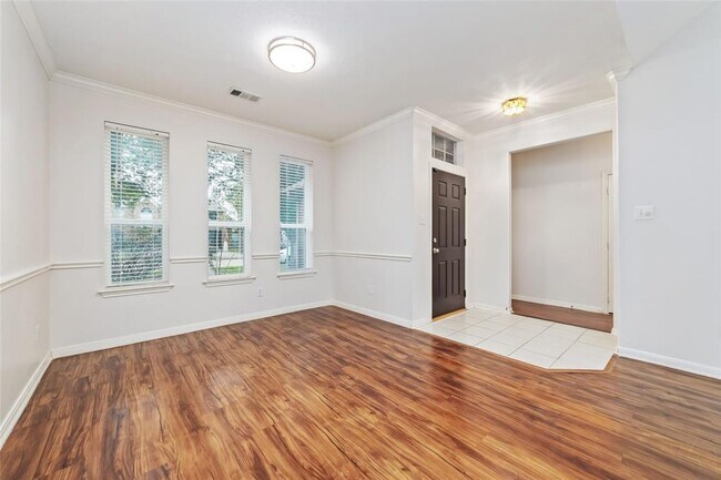 Building Photo - 14827 El Tesoro Dr