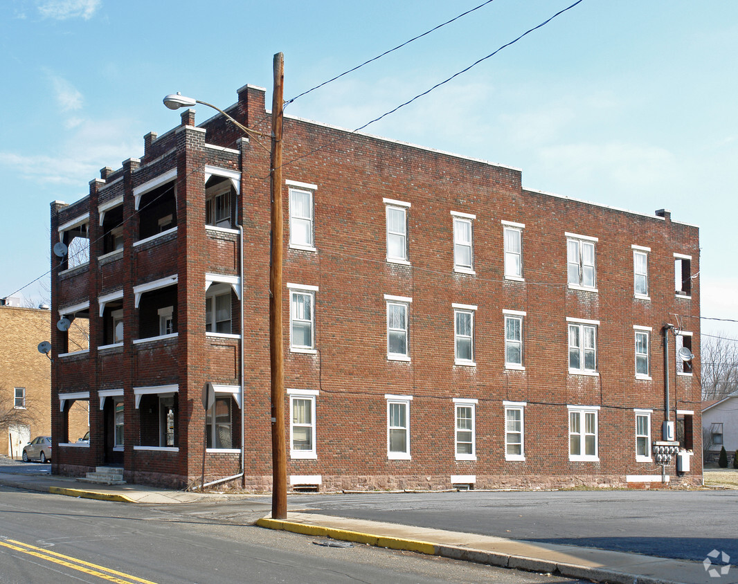 Primary Photo - Apartments