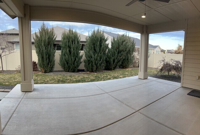 Building Photo - 1030 E Andes Dr
