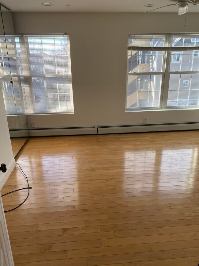 Photo - 102 E Allen St Townhome