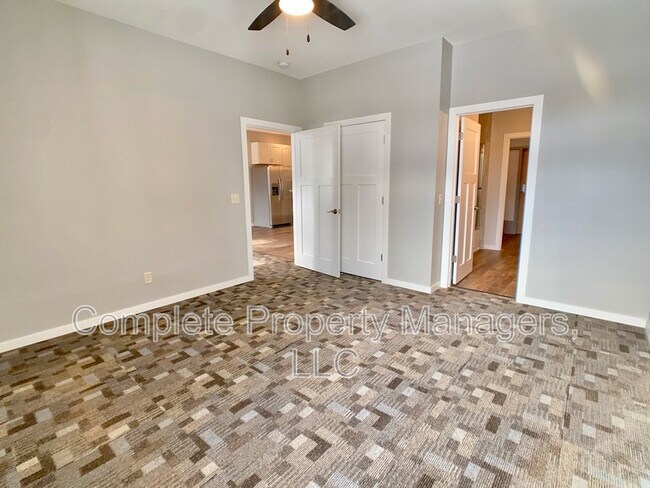 Foto del edificio - 207 E 4th St