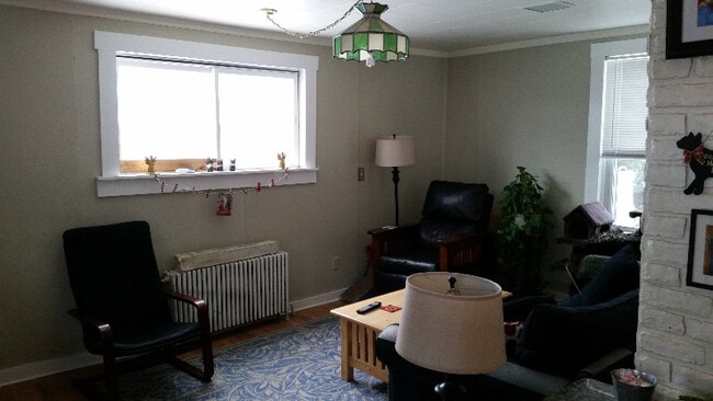 Building Photo - 68 Crescent St