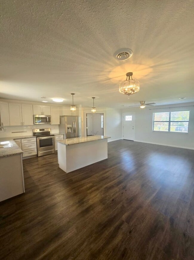 Photo - Location Friendly!! House