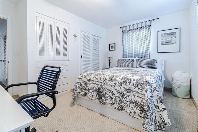Foto del edificio - 1300 SE 7th Ct