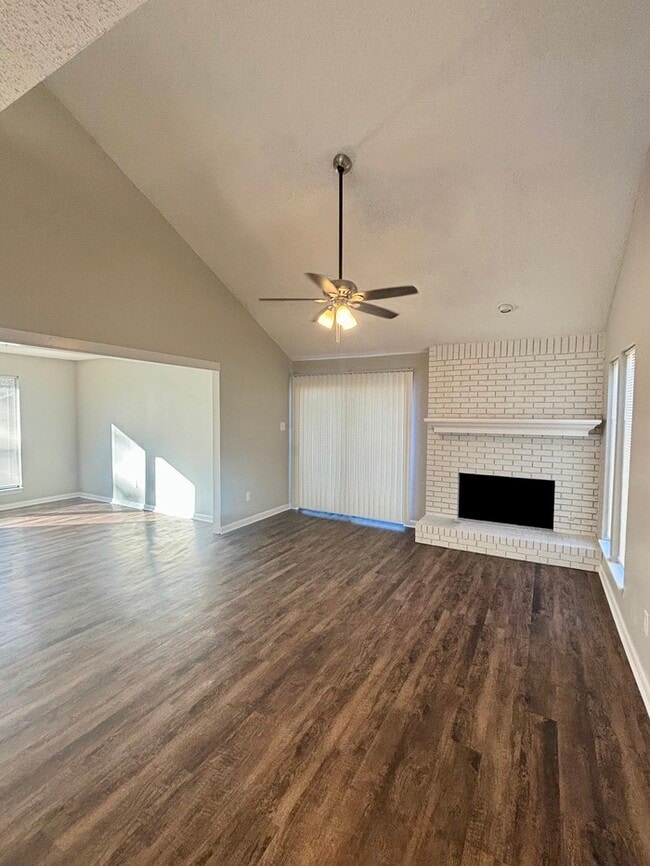 Building Photo - 14218 High Point Dr