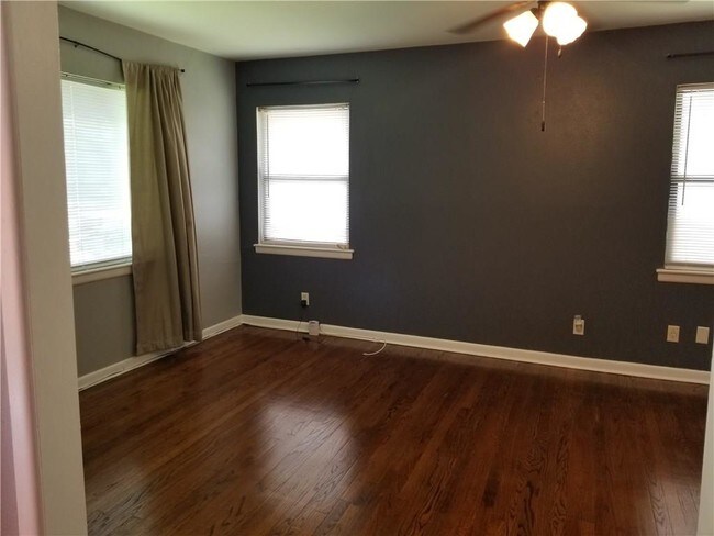 Building Photo - 2104 Hillburn Dr