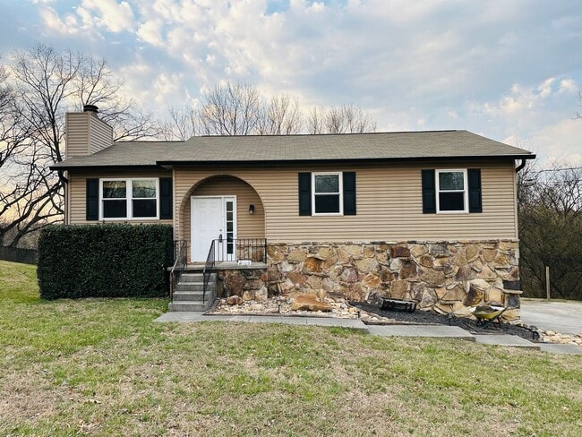 Stunning West Knoxville Transformation | Designer Kitchen & Smart Home Features - Stunning West Knoxville Transformation | Designer Kitchen & Smart Home Features