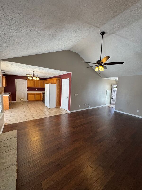 Foto del edificio - 126 N Cedarwood Ave