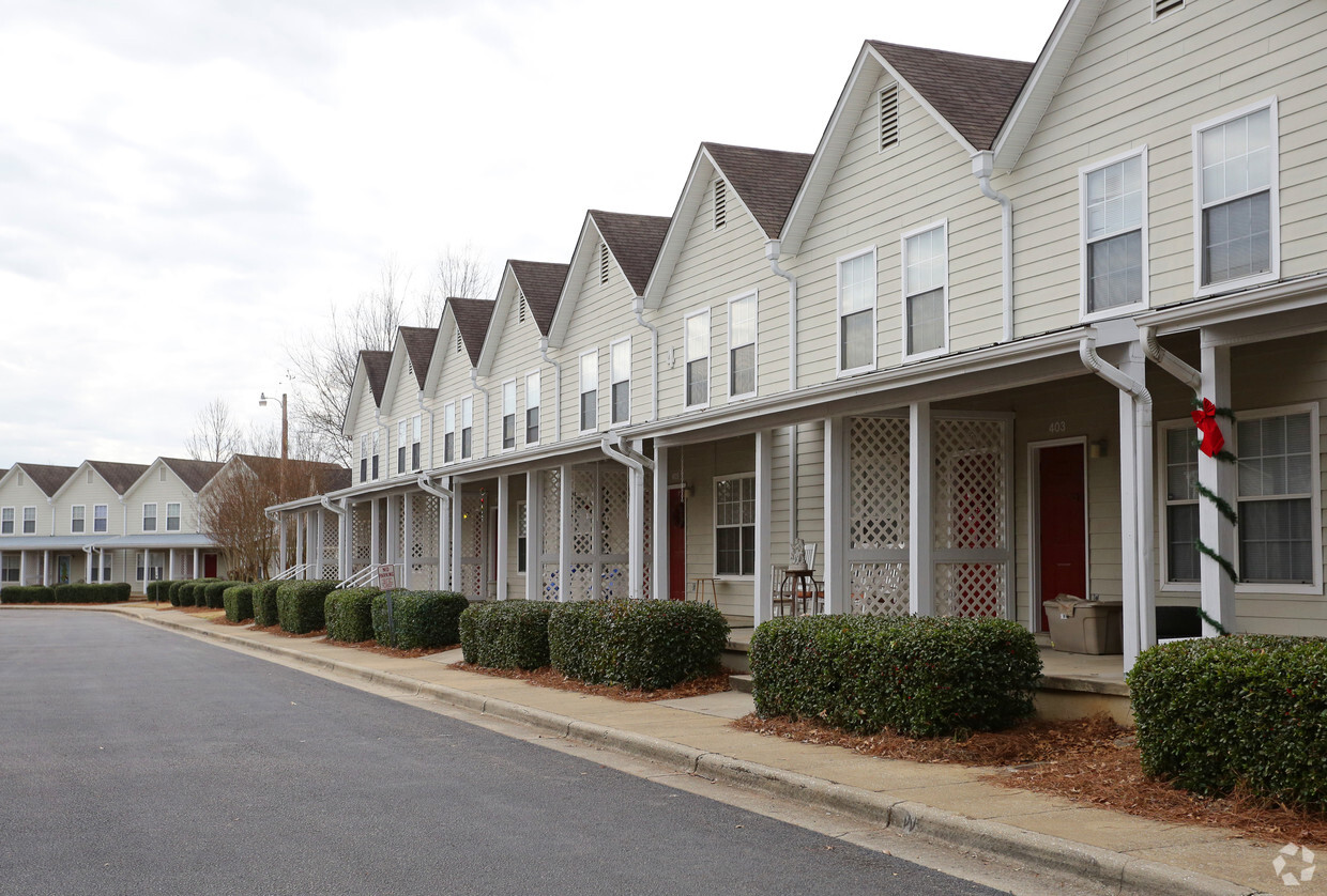 Building Photo - Darden Oaks Townhomes & Apartments