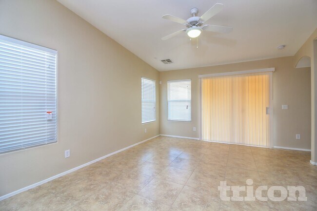 Foto del edificio - 45310 W Norris Rd
