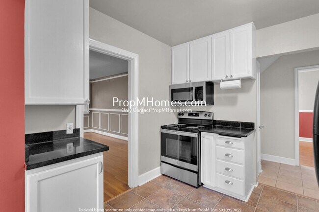 Building Photo - Charming Four Bedroom Home in NE!
