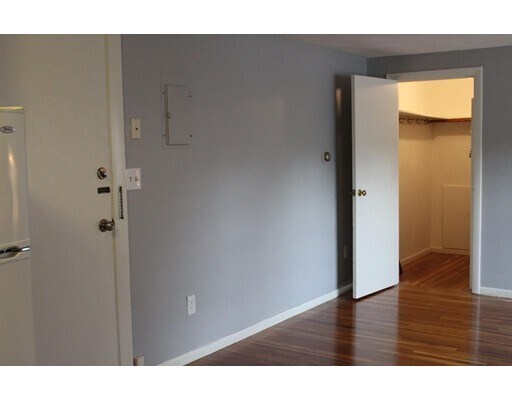 Building Photo - 210 Hillside Ave