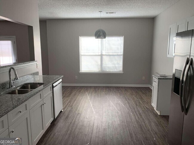 Building Photo - 174 Stillwood Dr