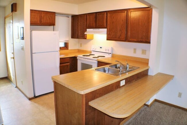 Building Photo - $1,100 | 2 Bedroom, 1 Bathroom CONDO | CAT Friendly* | Available for Immediate Move In!