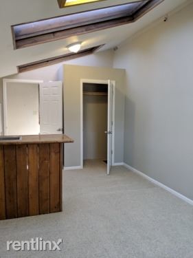 Foto del edificio - 3 br, 2.5 bath Apartment - 295 S Hoyt St